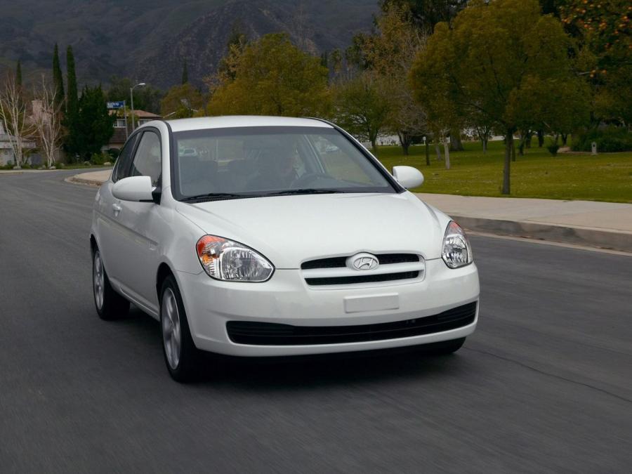  Hyundai Accent 3-Door 2006 года  (US) (фото 11 из 13)